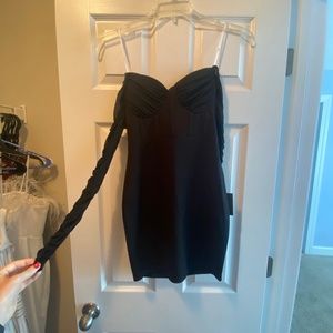 Lulu’s Small Black Dress